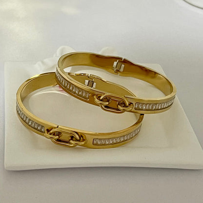 Buckle Zirconia Bangle