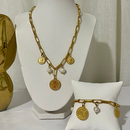 Conjunto de collar de monedas y perlas