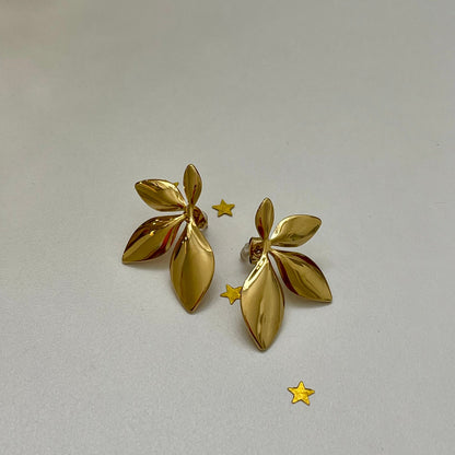 Petal Curve Studs