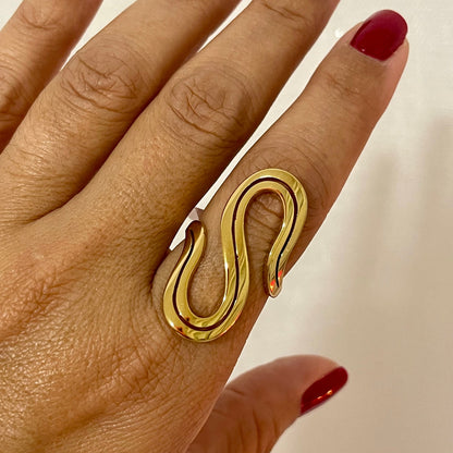 Sleek Curve Ring